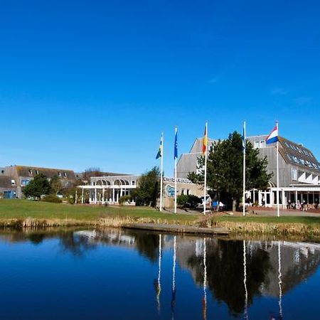 Appartementen STRANDHUYS en DE VUURTOREN - Resort Amelander Kaap met Terras en Gratis Verwarmd Binnen ZWEMBAD Hollum  Zimmer foto