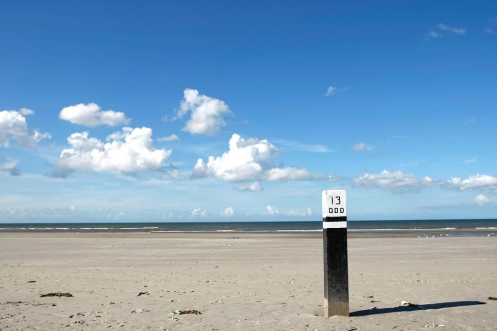 Appartementen STRANDHUYS en DE VUURTOREN - Resort Amelander Kaap met Terras en Gratis Verwarmd Binnen ZWEMBAD Hollum  Exterior foto