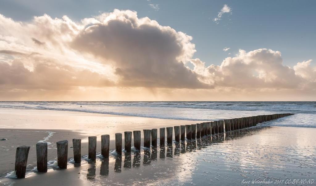 Appartementen STRANDHUYS en DE VUURTOREN - Resort Amelander Kaap met Terras en Gratis Verwarmd Binnen ZWEMBAD Hollum  Exterior foto