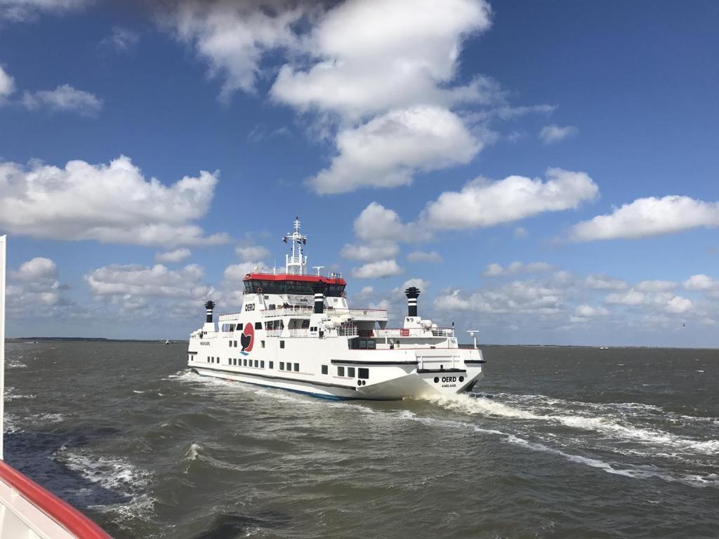Appartementen STRANDHUYS en DE VUURTOREN - Resort Amelander Kaap met Terras en Gratis Verwarmd Binnen ZWEMBAD Hollum  Exterior foto