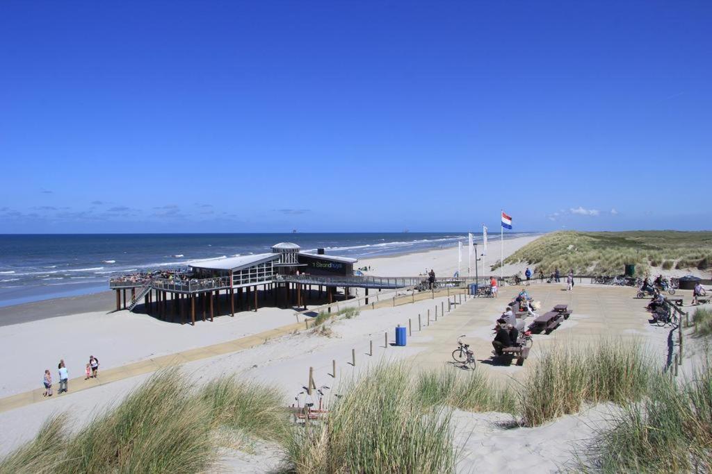 Appartementen STRANDHUYS en DE VUURTOREN - Resort Amelander Kaap met Terras en Gratis Verwarmd Binnen ZWEMBAD Hollum  Exterior foto