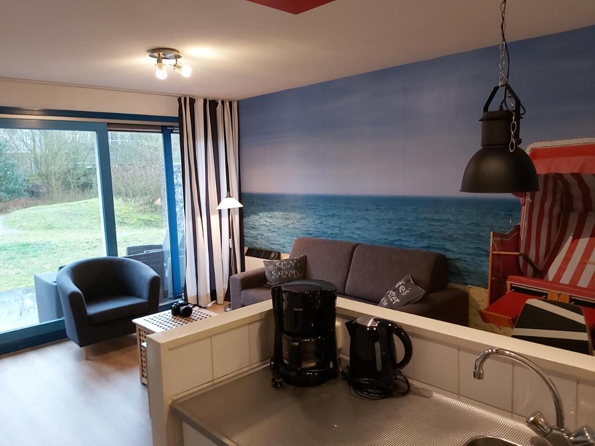 Appartementen STRANDHUYS en DE VUURTOREN - Resort Amelander Kaap met Terras en Gratis Verwarmd Binnen ZWEMBAD Hollum  Exterior foto
